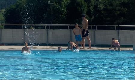 Razgibano, živahno, razigrano, počitniško, … (9)